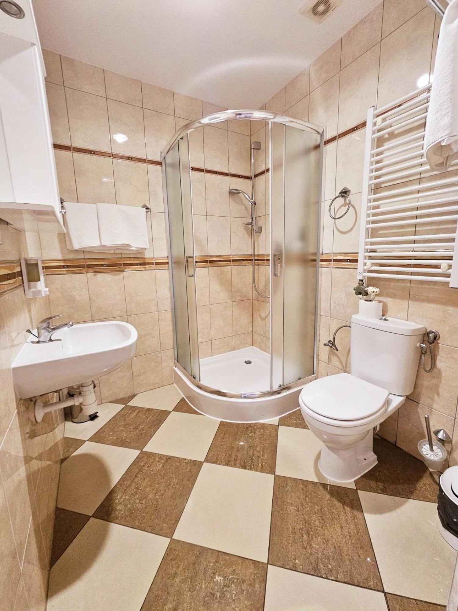 Restauracja Hotel Przystan ลูบลิน ภายนอก รูปภาพ