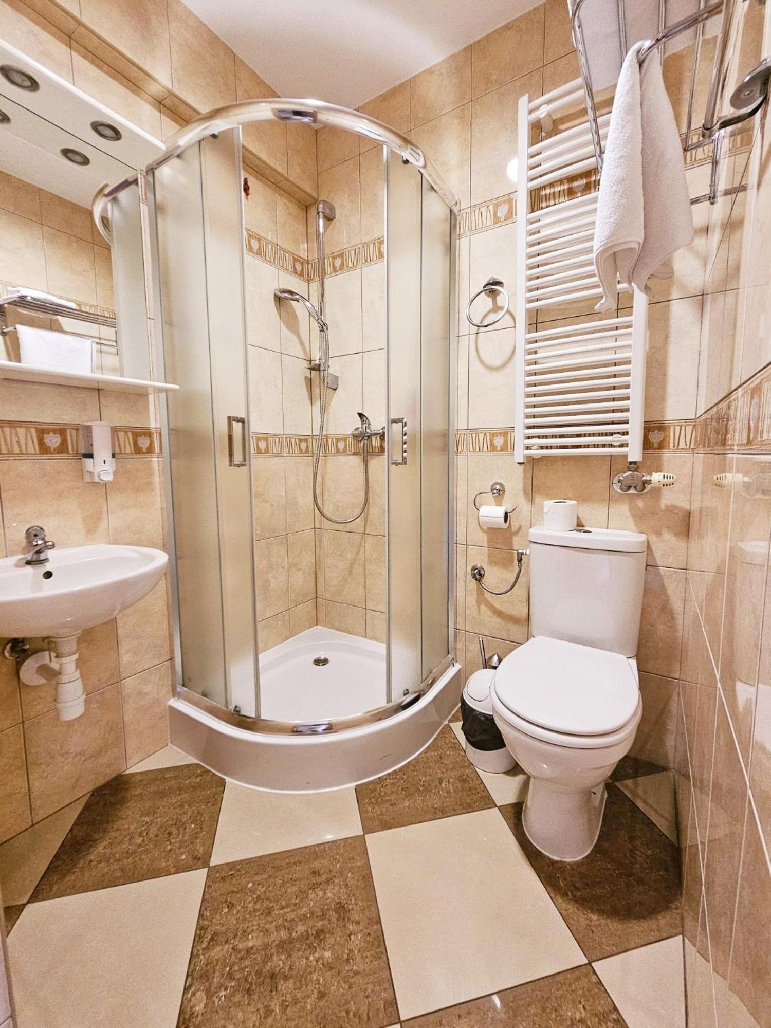 Restauracja Hotel Przystan ลูบลิน ภายนอก รูปภาพ